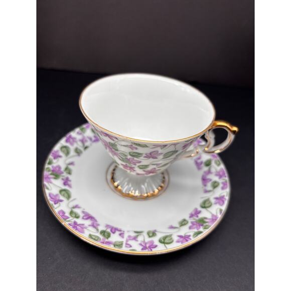 Vintage Footed Teacup and Saucer Chintz, Violet Floral w/Gold Made in Japan - Picture 10 of 16